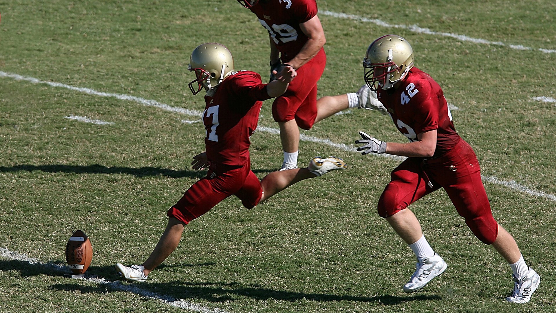 九游体育网页版-“华金·托比利亚的传球精确与防守力，助力美洲狮队屡创佳绩”